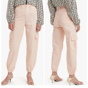 Levi’s Women’s High Rise Loose Cargo Pants Light Pink Utility Style Size 30